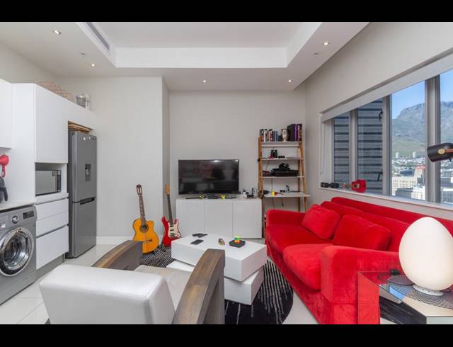 1 BEDROOM APARTMENT RENTED IN CAPE TOWN CITY CENTRE